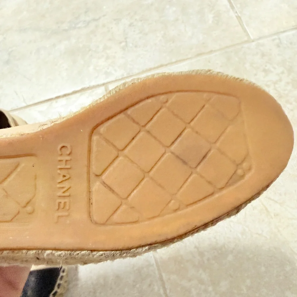 Chanel Genuine Lambskin‎ Leather Logo Slip On Espadrilles Shoes Beige Size 35